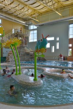 The center’s design evokes motion and reflects the area’s gentle, rolling fruited plains and sweeping lines. Elements such as flowers and caterpillars support the theme of “A Day in the Park.”