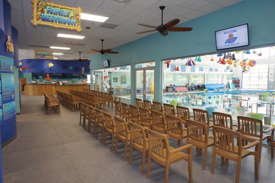 Parents and guardians have plenty of room to watch their children take the lessons. Floor-to-ceiling glass provides an unobstructed view, and the space is air-conditioned for the parents’ comfort.