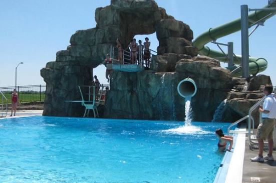 The 8-lane-by-25-yard lap

pool fills competitive swimming and fitness needs. One unique

feature is the artificial rockscape diving tower including a

three-meter diving platform and a one-meter diving

springboard.