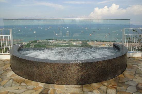 Opened in 2010, Singapore’s Marina Bay Sands resort’s SkyPark pool complex includes a 146-meter infinity-edge stainless steel pool,three large hydrotherapy spas, a wading pool and a reflecting pool.
