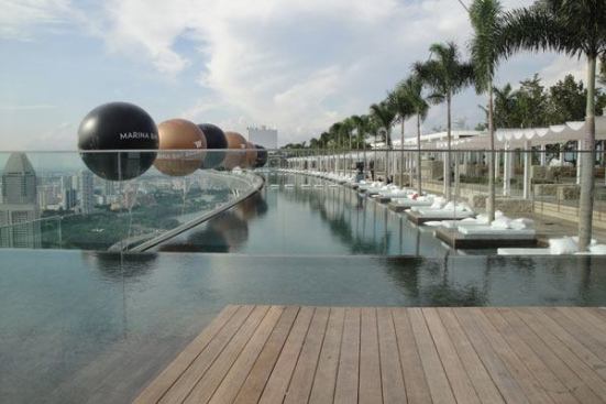 The SkyPark pool was built with 422,000 pounds of stainless steel and can hold 376,500 gallons of water. The interior is finished with 254,000 ceramic tiles adhered directly to the stainless steel shell. The total weight of the pool when filled with water is 3.6 million pounds, and it has a flow rate of 5,707 gallons per minute.