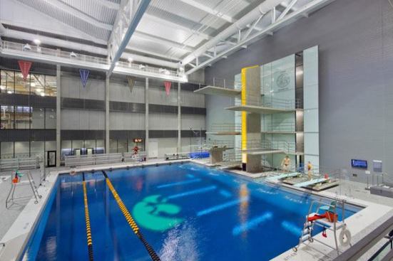 The 4,400 square foot dive pool is 17 feet deep. A gold “Tigerhawk,” the symbol of University of Iowa athletics, is inlaid on the bottom, and in addition to a full range of springboards and platforms it features a Sparger system for soft water landings. A dive spa with capacity

for 11 provides additional comfort for athletes.